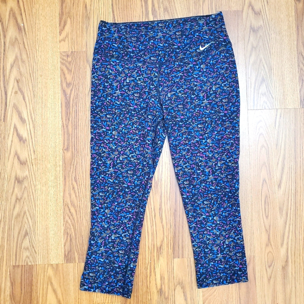 💞Nike capri leggings/ Small